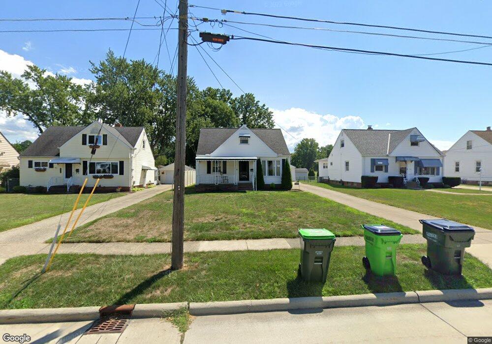 30102 Frank Dr, Wickliffe, OH 44092 - photo 1