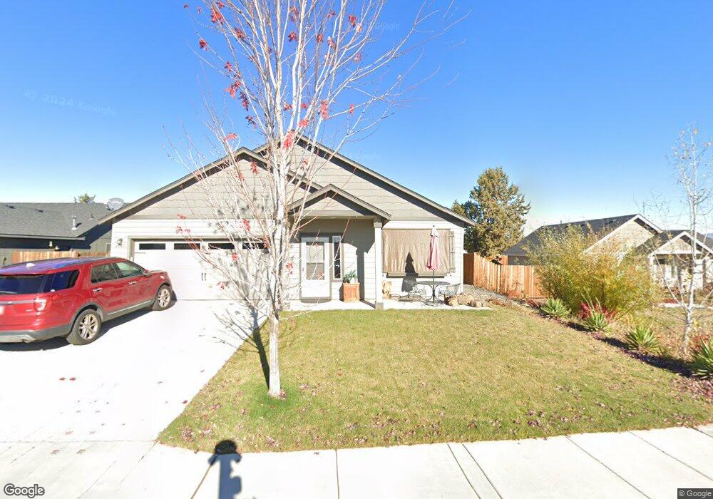 2747 NE 6th Dr, Redmond, OR 97756 - photo 1