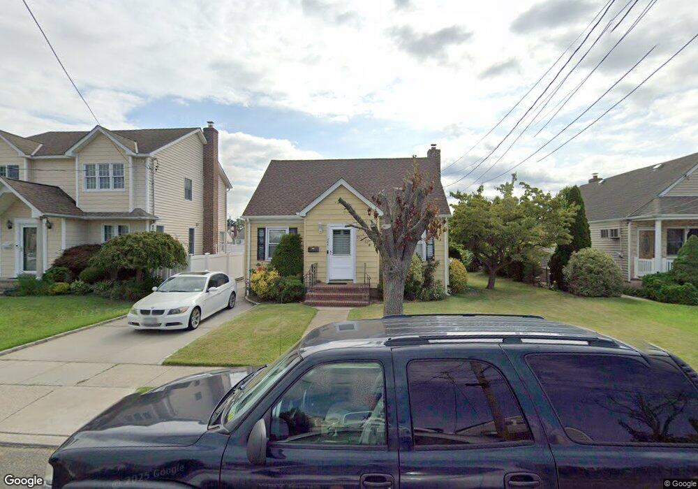 285 Hoffman St, Franklin Square, NY 11010 - photo 1