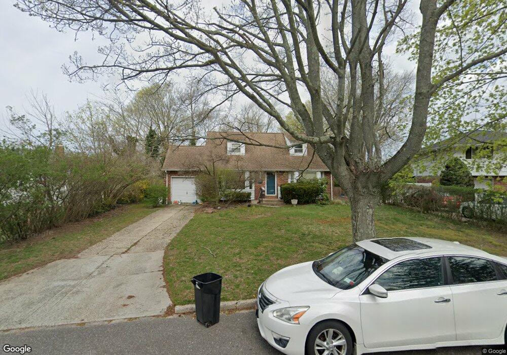 16 Sparton Ln, ComMacK, NY 11725 - photo 1