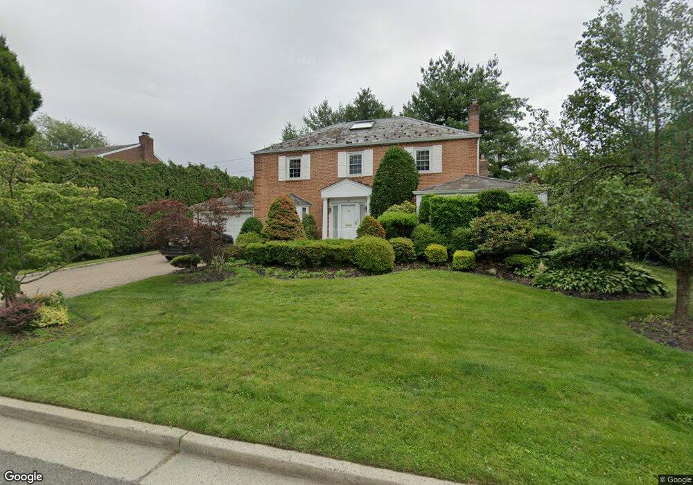 42 Aldershot Ln, Manhasset, NY 11030 - photo 1