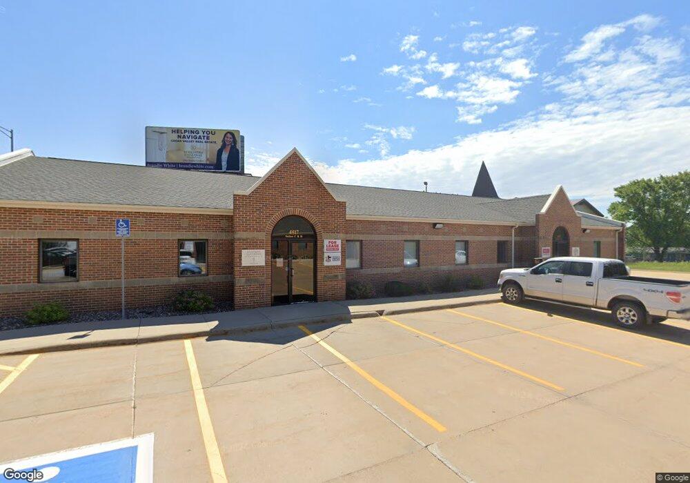 4817 University Ave unit C, Cedar Falls, IA 50613 - photo 1