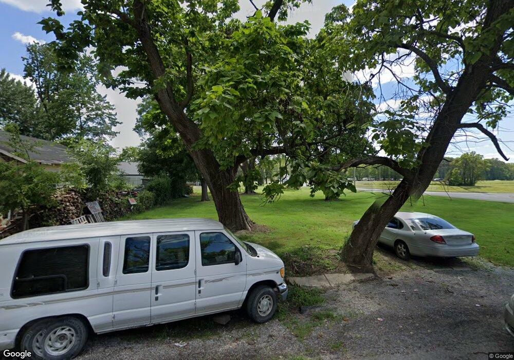 219 W Midkiff St, Harrisburg, IL 62946 - photo 1