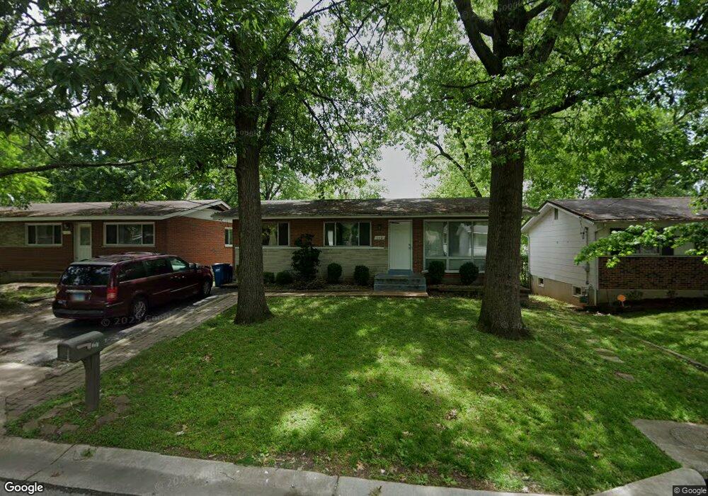108 Young Dr, Saint Louis, MO 63135 - photo 1