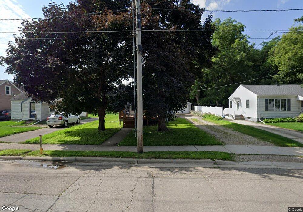 910 Ramsey St, Albert Lea, MN 56007 - photo 1