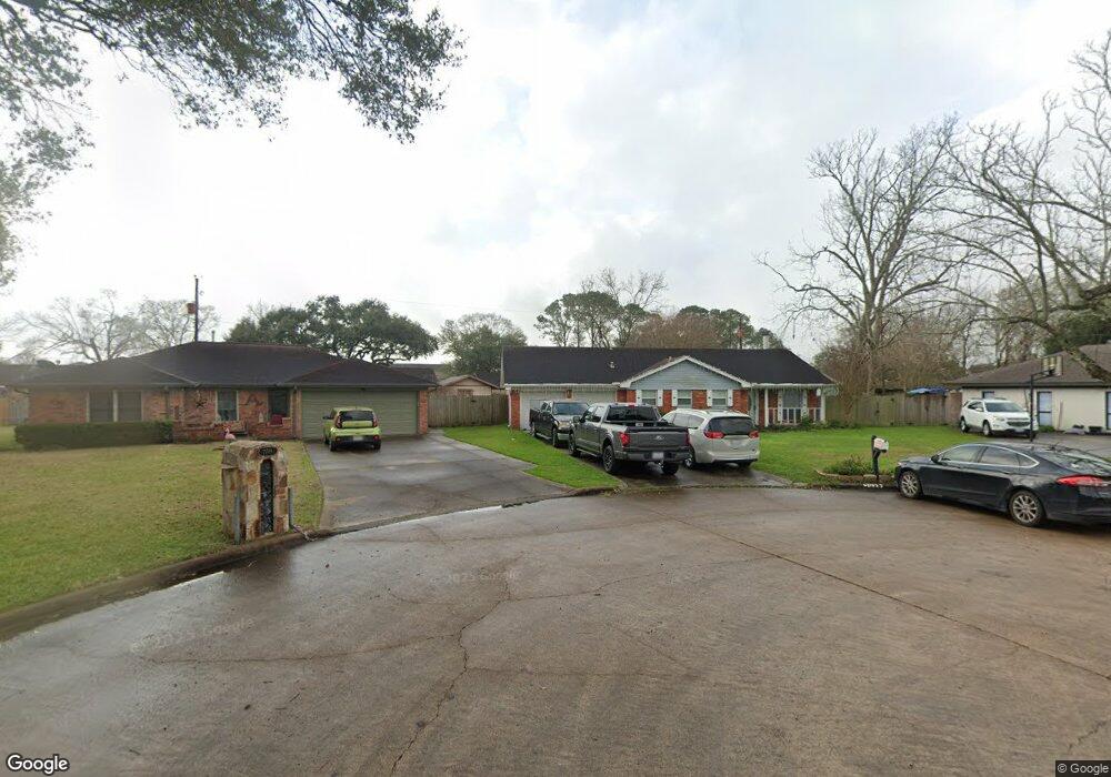 2720 Pecan St, Alvin, TX 77511 - photo 1