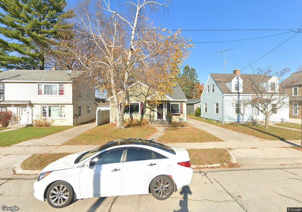 1818 28th St, Two Rivers, WI 54241 - photo 1