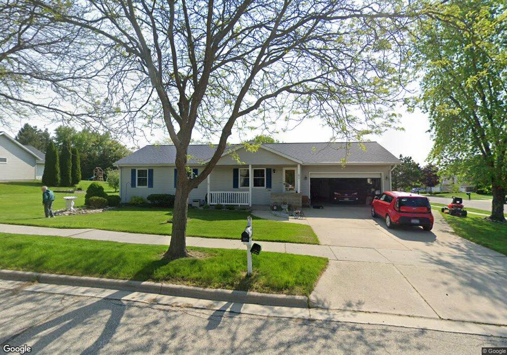 1015 Squire Ln, West Bend, WI 53090 - photo 1