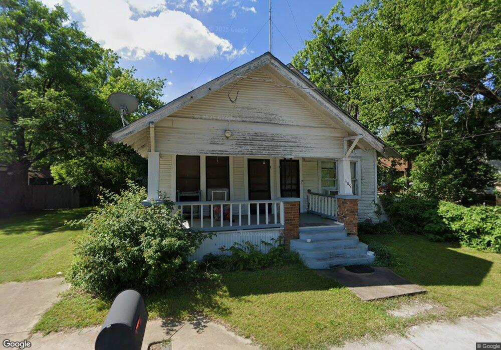 109 W Willingham St, Cleburne, TX 76033 - photo 1