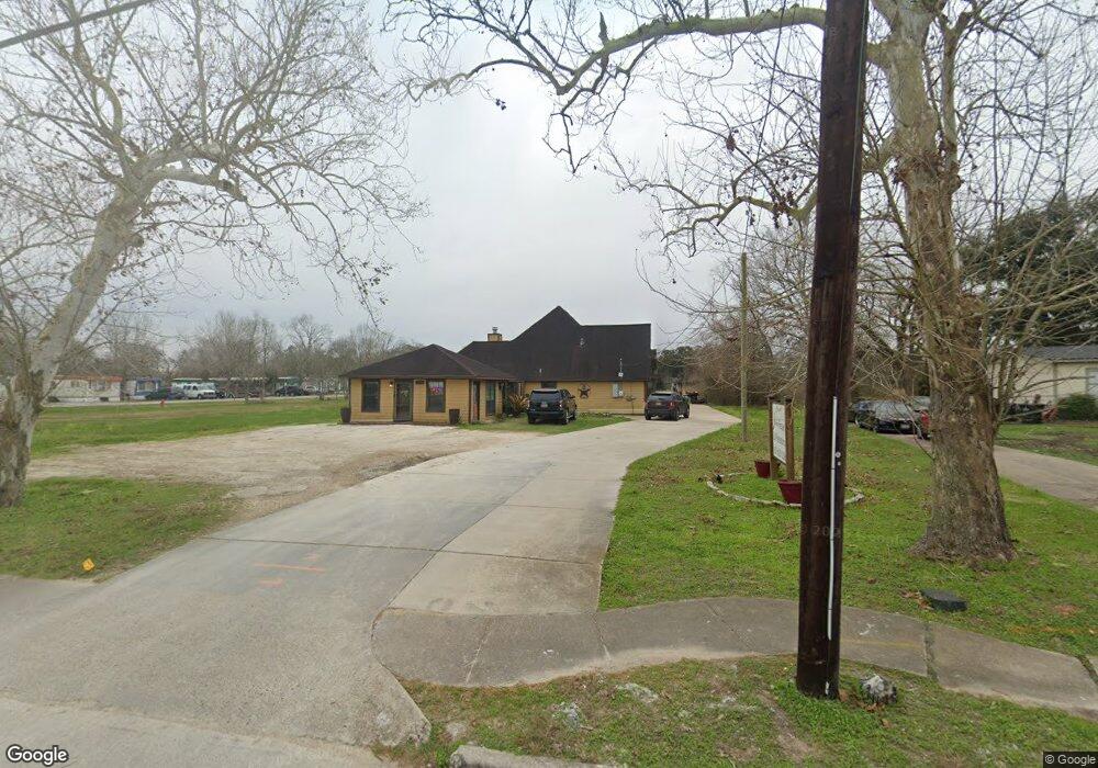 1419 W Adoue St, Alvin, TX 77511 - photo 1