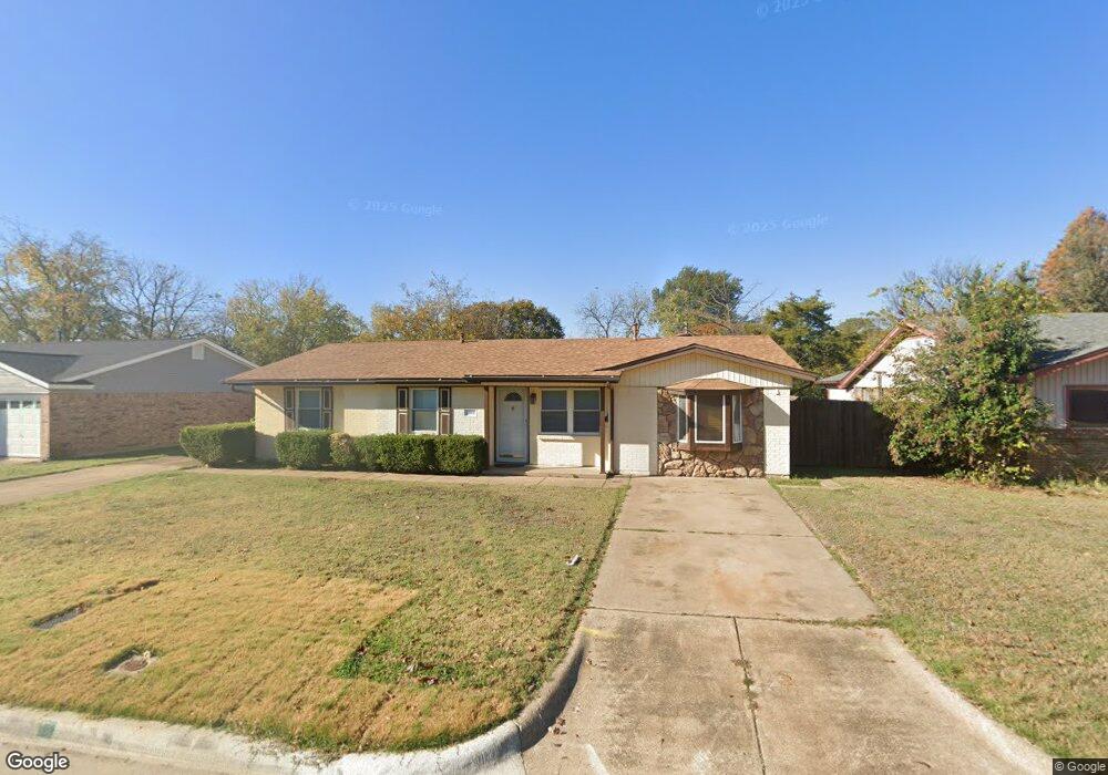 1001 Russell Ln, Bedford, TX 76022 - photo 1
