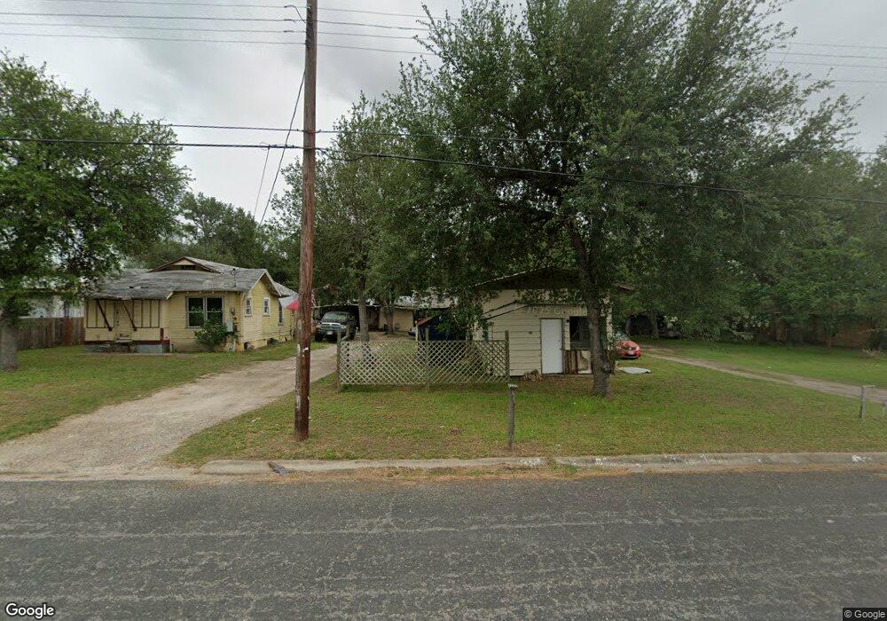 809 W Huntington St, Beeville, TX 78102 - photo 1