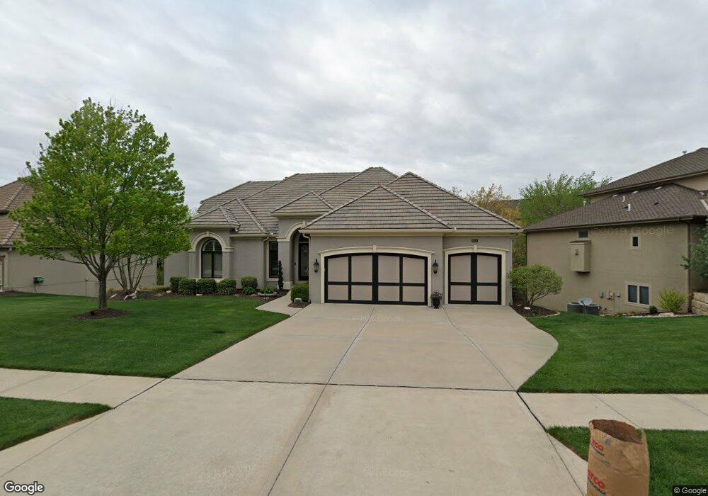 9136 Redbud Ln, Lenexa, KS 66220 - photo 1