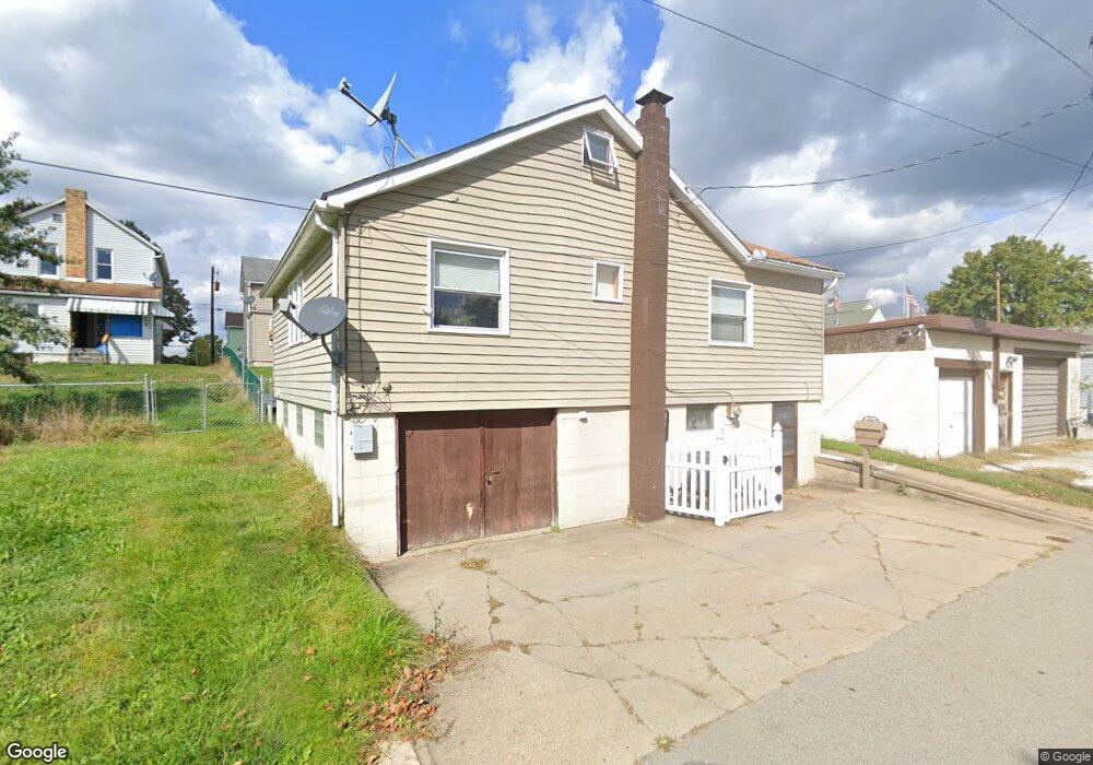 933 1/2 Cooper St, Vandergrift, PA 15690 - photo 1