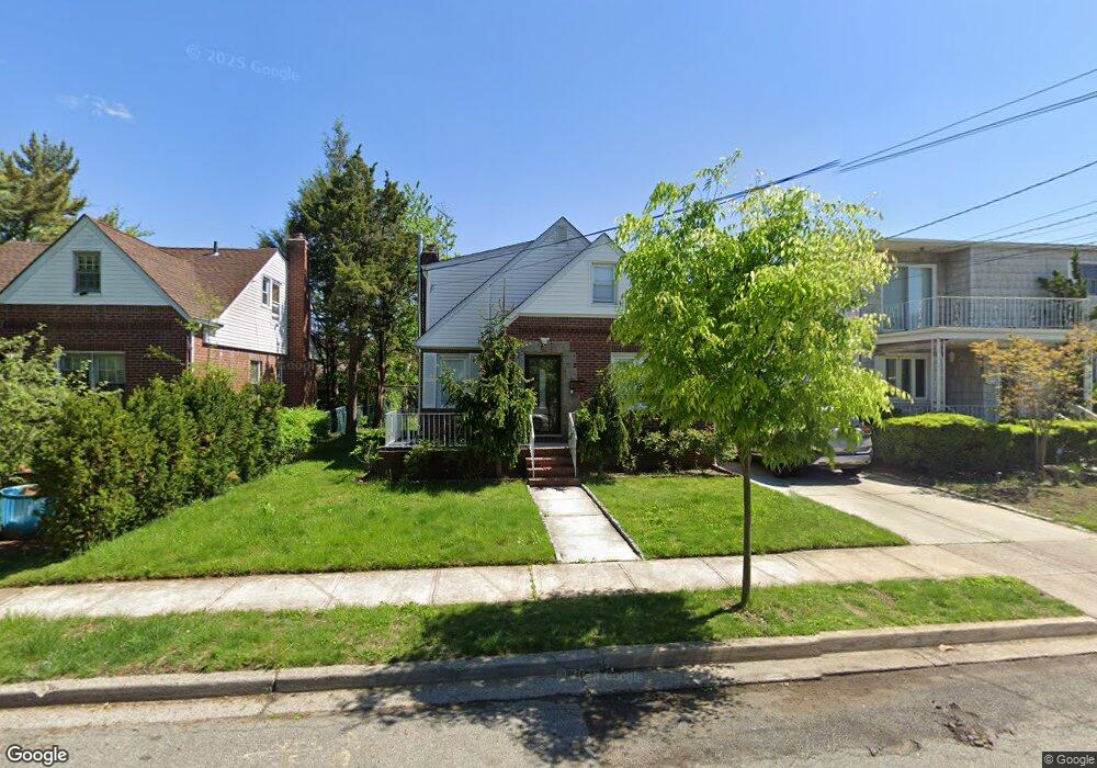 8 Lincoln Ave, New Hyde Park, NY 11040 - photo 1