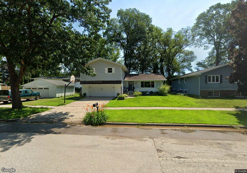 615 S 5th St, La Crescent, MN 55947 - photo 1