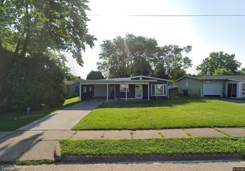 2827 Washington Ln, Davenport, IA 52804 - photo 1