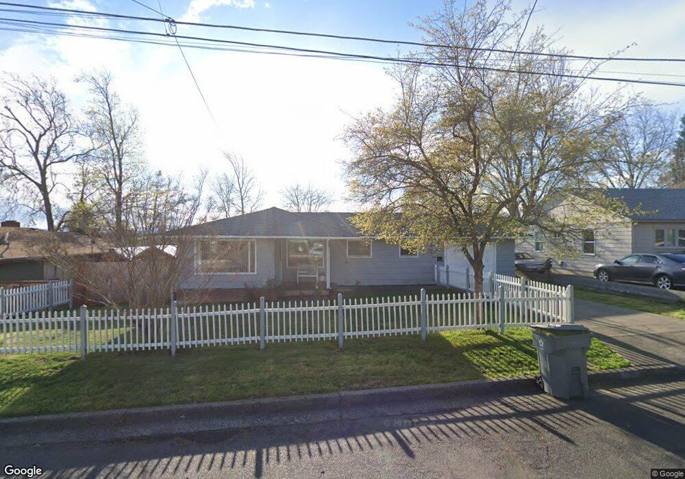 408 NE 11th St, Grants Pass, OR 97526 - photo 1