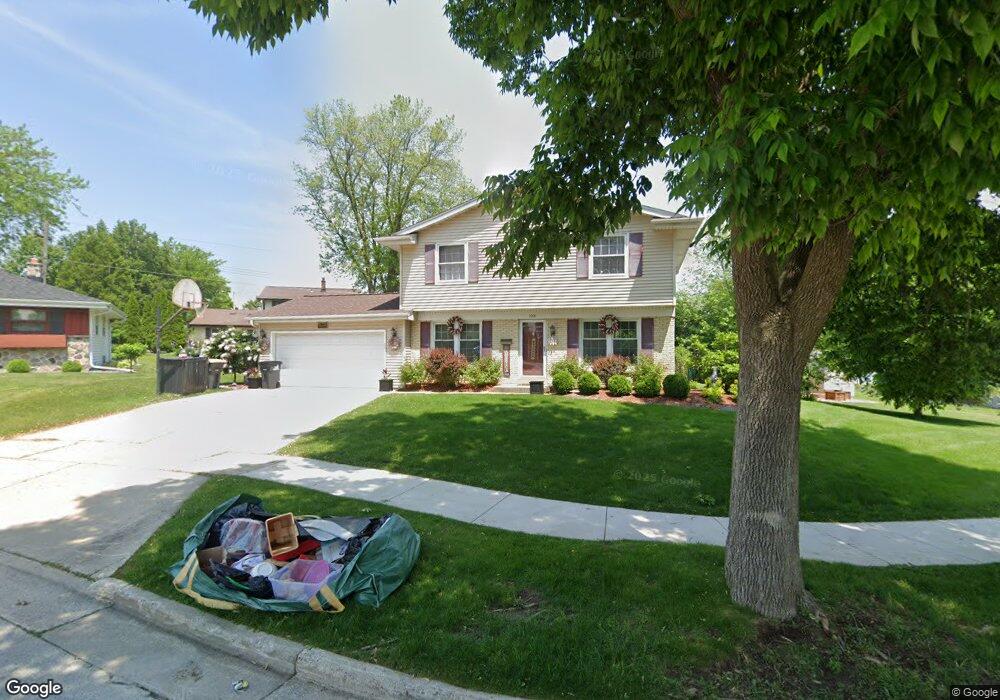 1909 Dewitt Ct, Waukesha, WI 53186 - photo 1