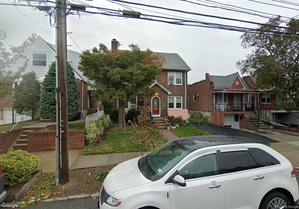 5725 163rd St, Fresh Meadows, NY 11365 - photo 1