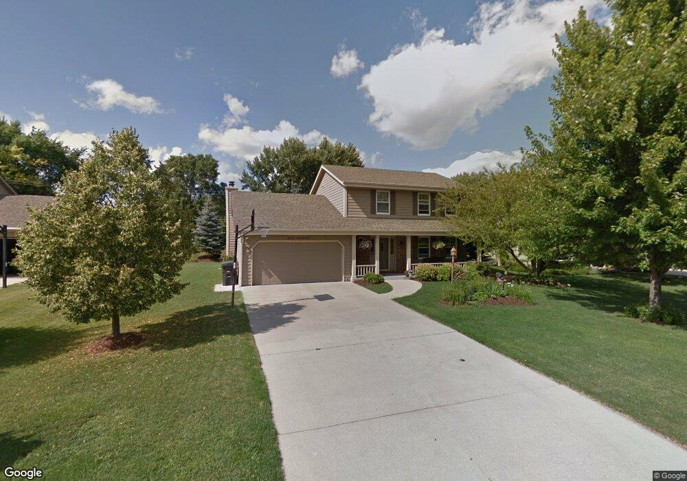 N77W15904 Hunters Ridge Cir, Menomonee Falls, WI 53051 - photo 1