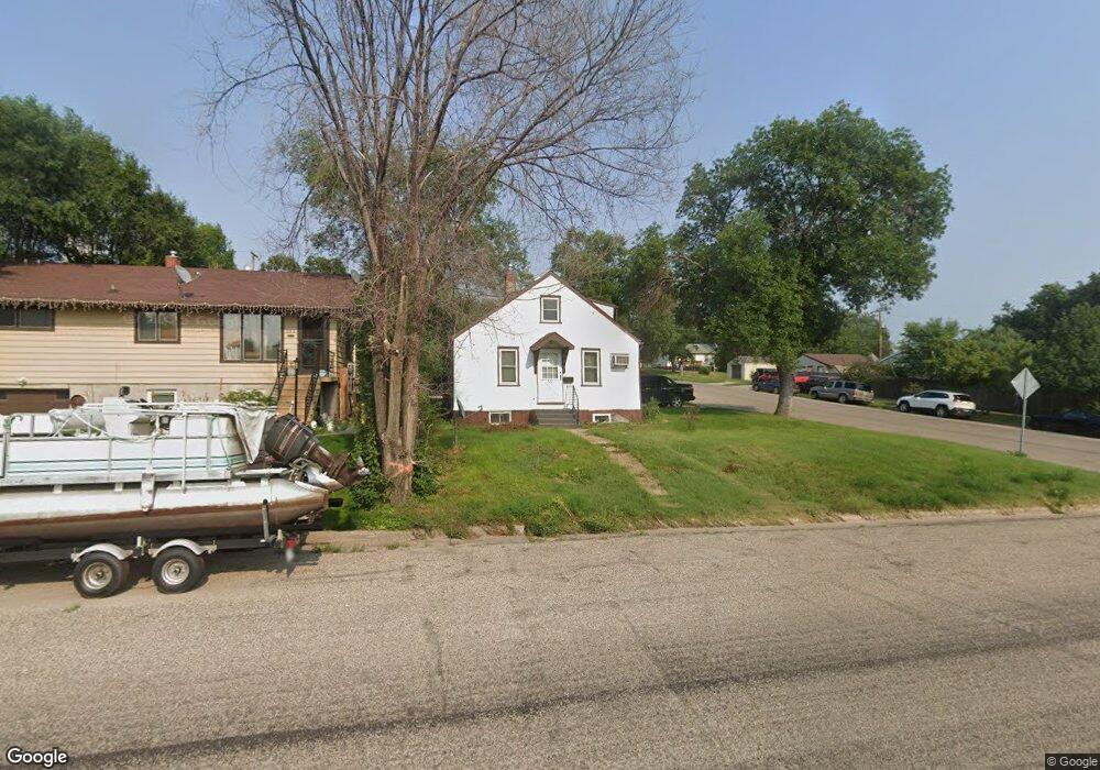 321 8th Ave SE, Jamestown, ND 58401 - photo 1