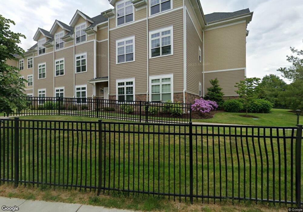 1537 Stratfield Rd, Fairfield, CT 06825 - photo 1