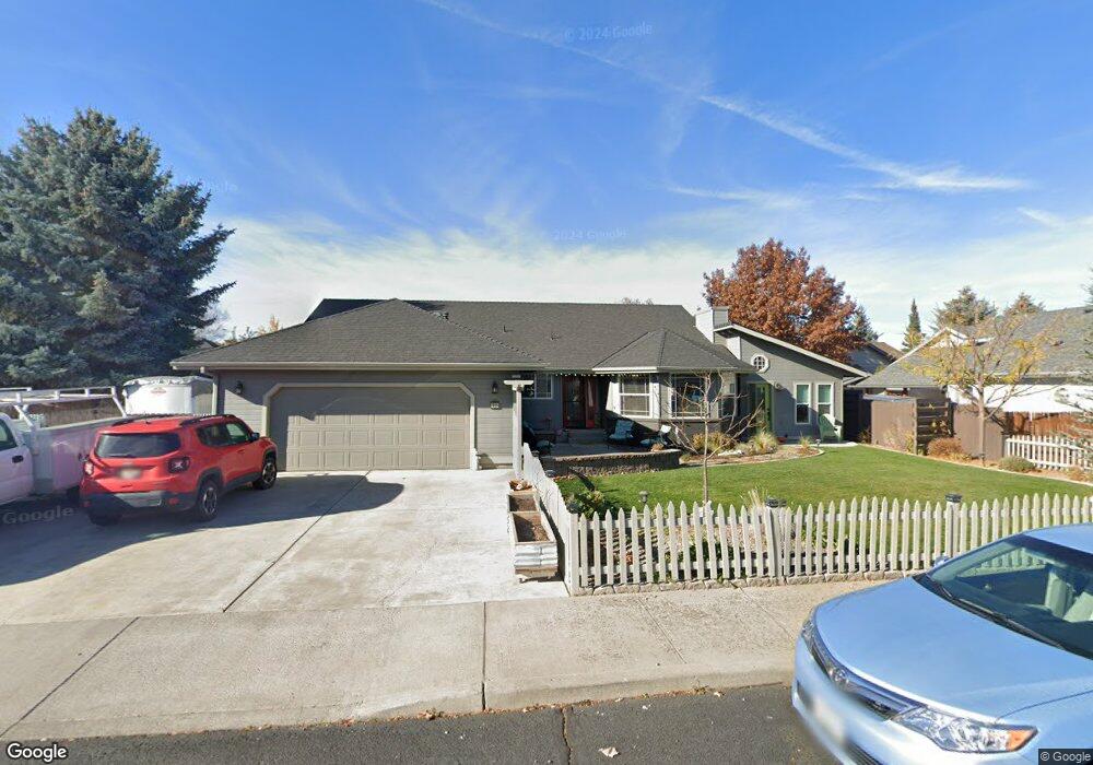 725 NW 21st Ct, Redmond, OR 97756 - photo 1