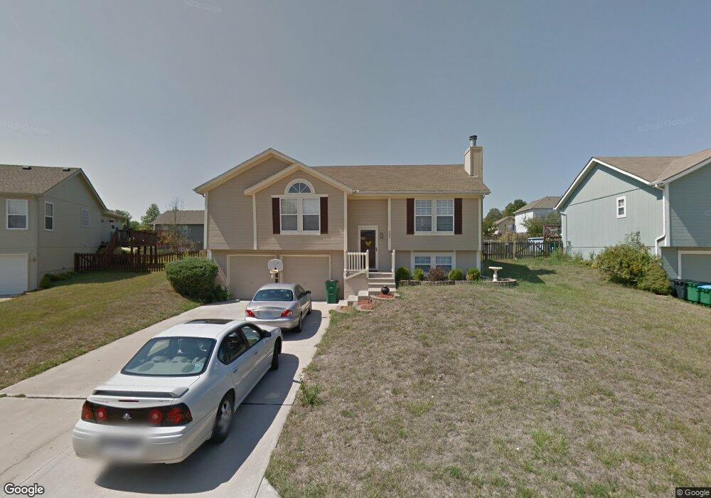 400 Cheyene Dr, Raymore, MO 64083 - photo 1