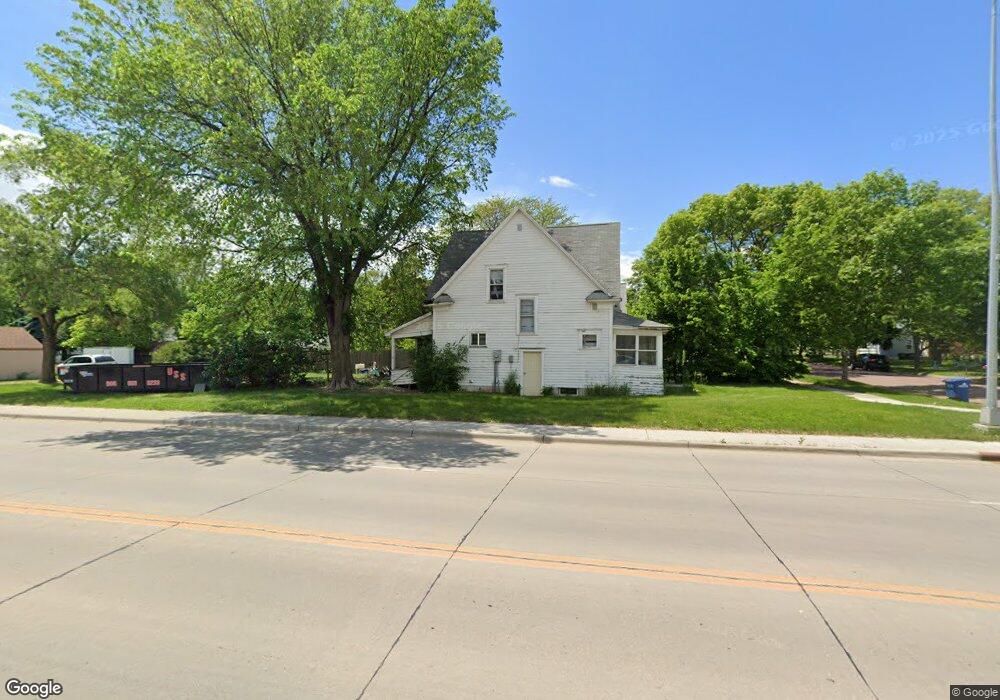401 W 11th Ave, Mitchell, SD 57301 - photo 1