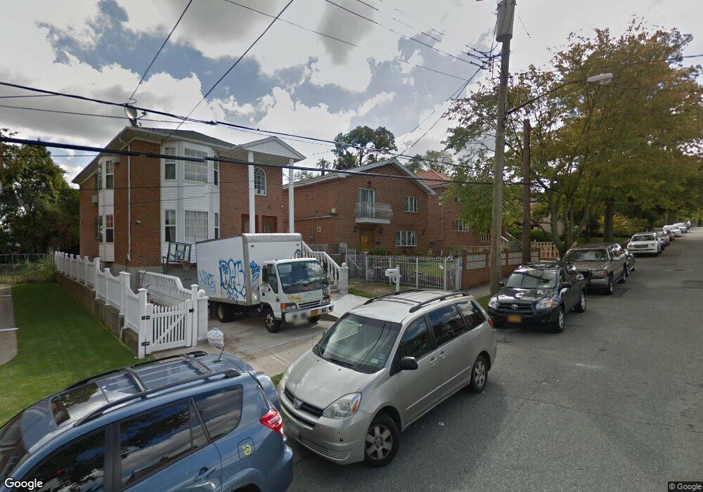 5825 256th St, Little Neck, NY 11362 - photo 1