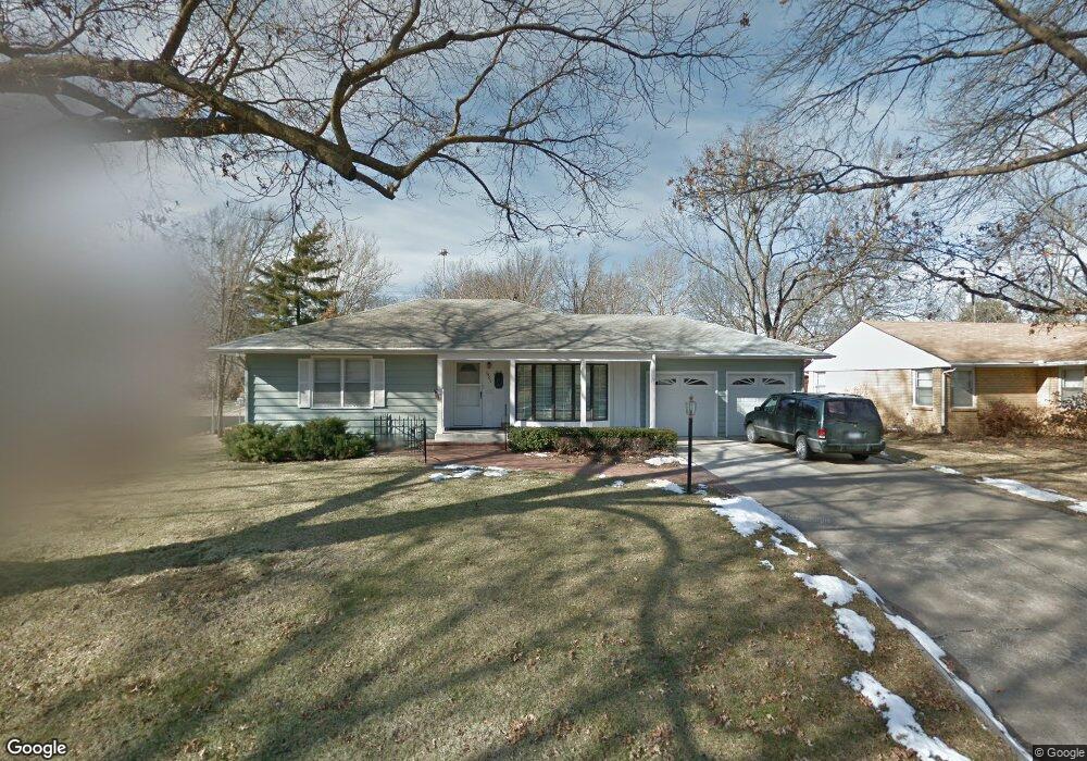 1409 SW Ward Pkwy, Topeka, KS 66604 - photo 1