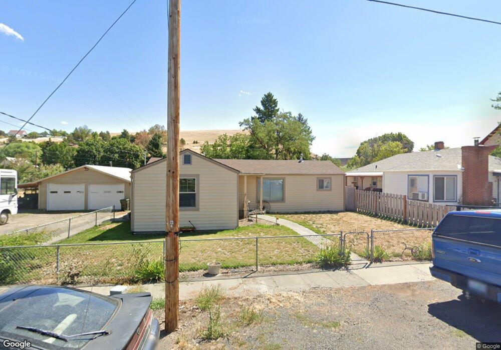 320 S Green St, Heppner, OR 97836 - photo 1