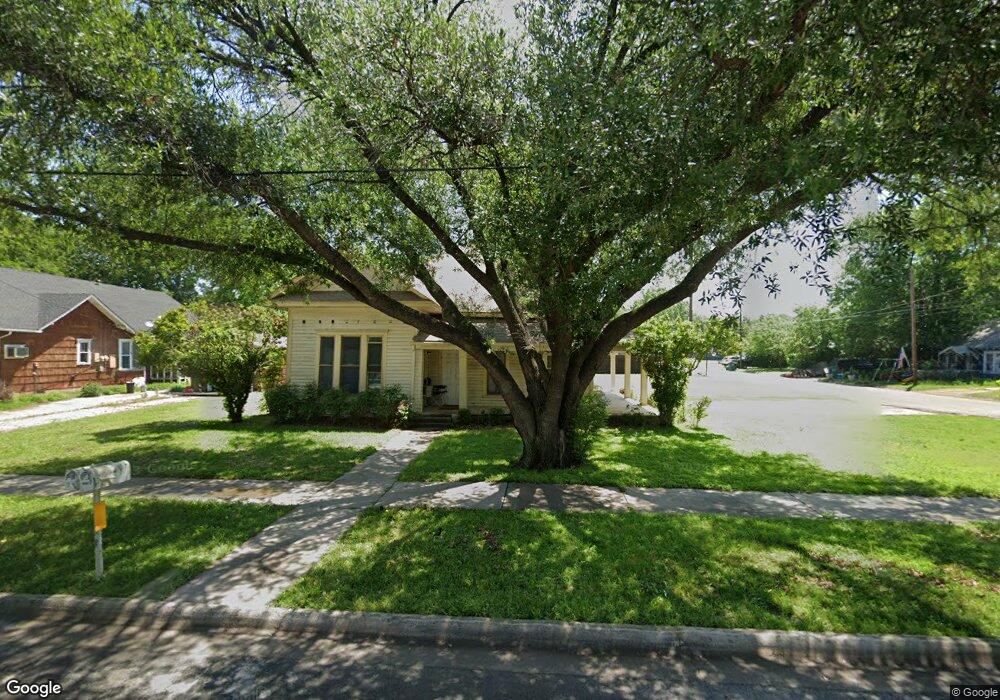 420 S Grand Ave, Gainesville, TX 76240 - photo 1