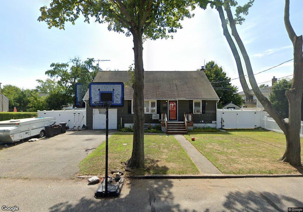 261 48th St, Lindenhurst, NY 11757 - photo 1