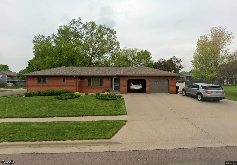 2209 S Avondale Ave, Sioux Falls, SD 57110 - photo 1