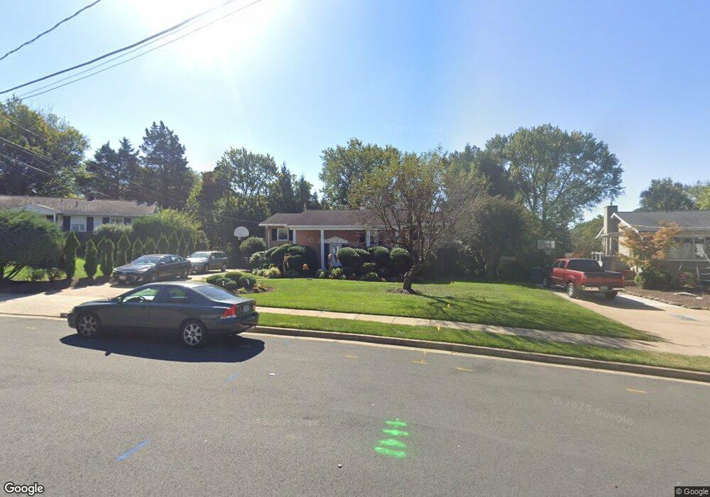 8221 Colby Ct, Vienna, VA 22180 - photo 1