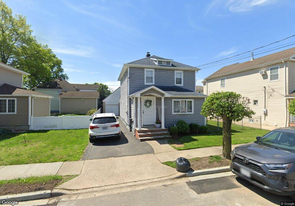 909 Garfield St, Franklin Square, NY 11010 - photo 1