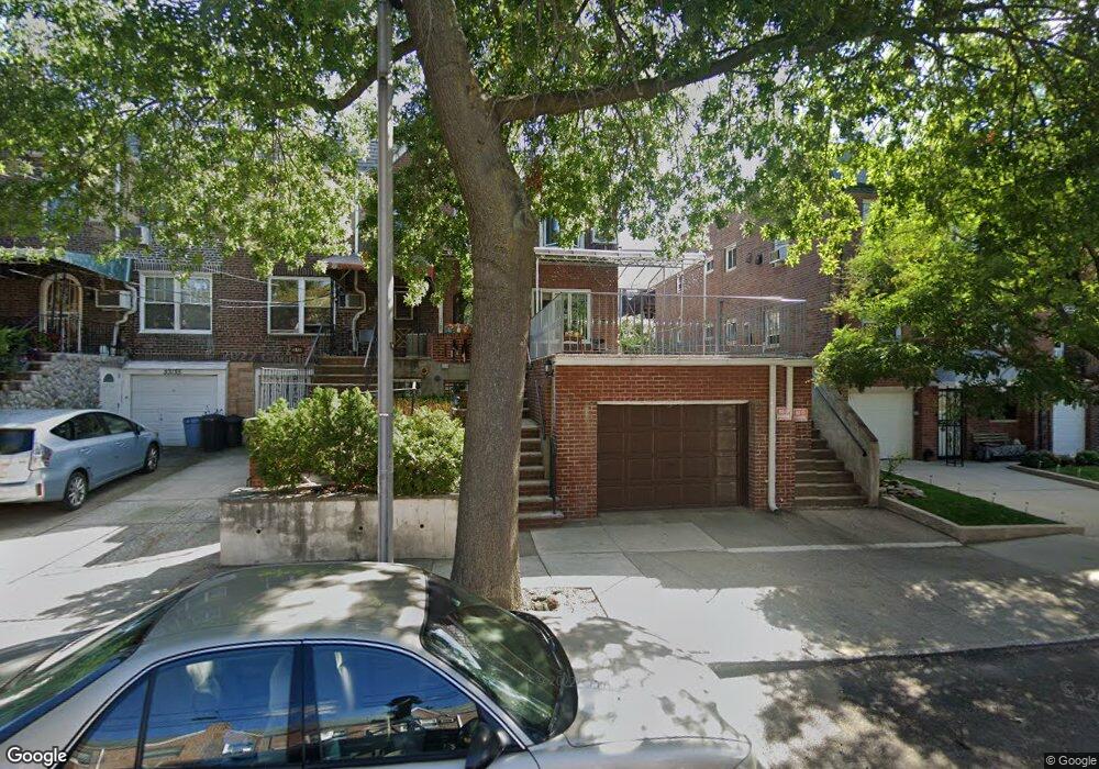 53139 63rd St, Maspeth, NY 11378 - photo 1