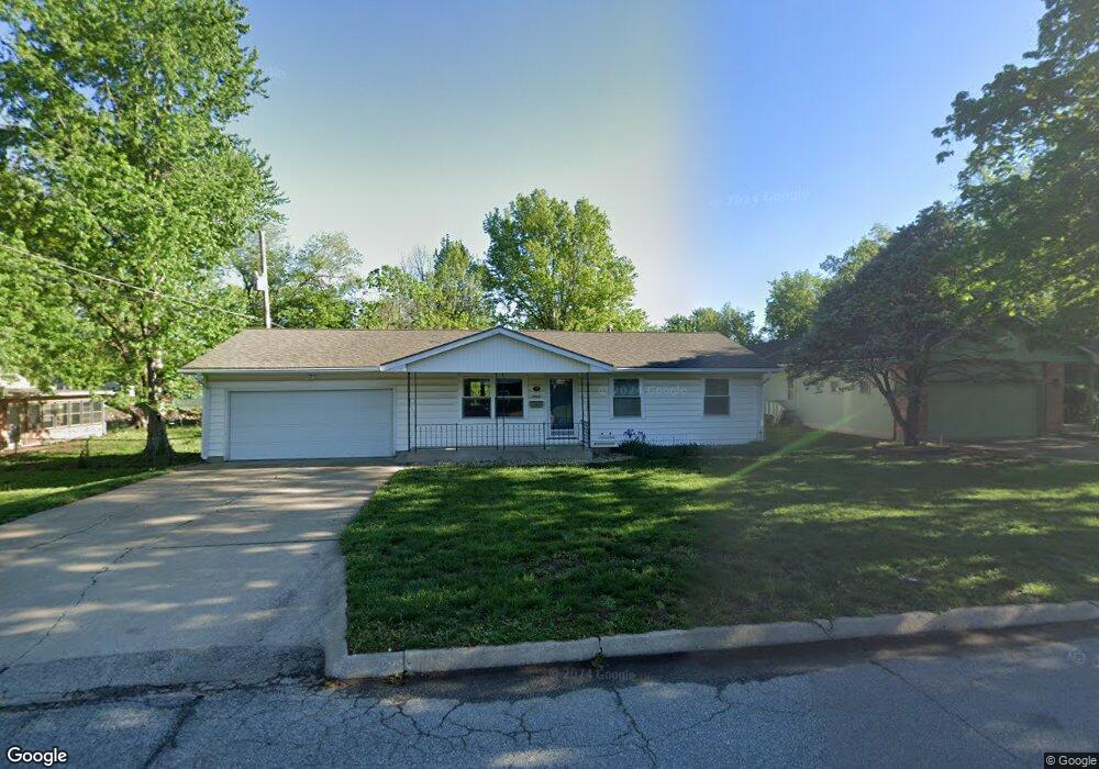 2606 SW 9th St, Topeka, KS 66606 - photo 1