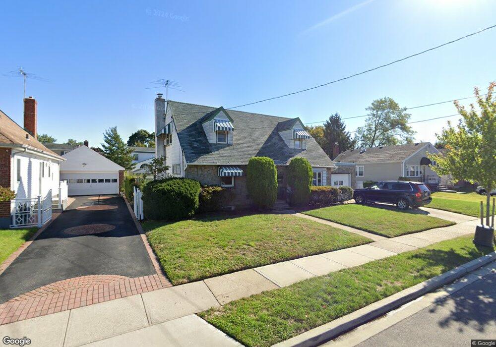 262 Beebe Rd, Mineola, NY 11501 - photo 1