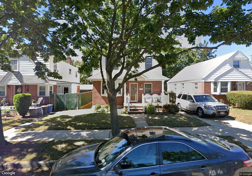 7942 257th St, Glen Oaks, NY 11004 - photo 1