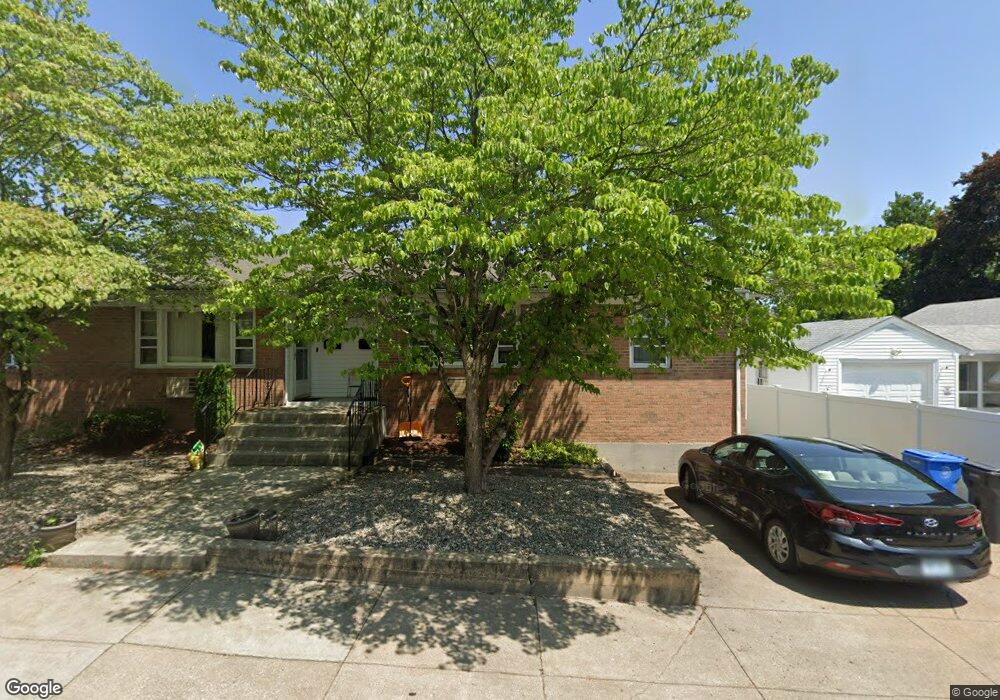 39 Wakefield Ave, Cranston, RI 02920 - photo 1