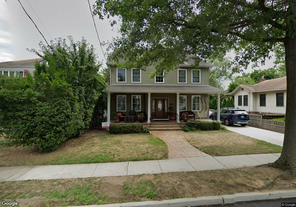 186 Walnut St, Lynbrook, NY 11563 - photo 1