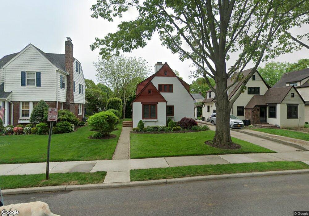 7 Brixton Rd, Garden City, NY 11530 - photo 1