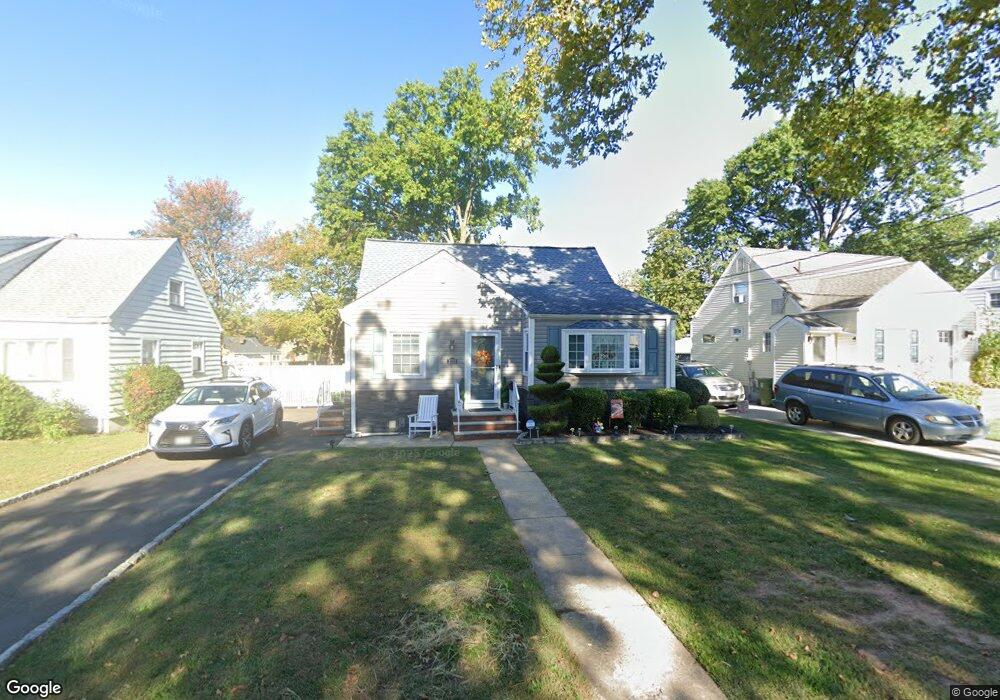 1723 Crescent Pkwy, Linden, NJ 07036 - photo 1