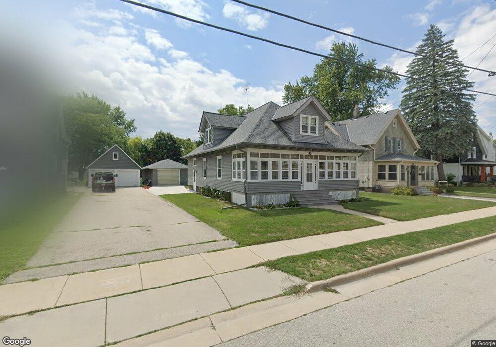 615 W South St, Oconomowoc, WI 53066 - photo 1