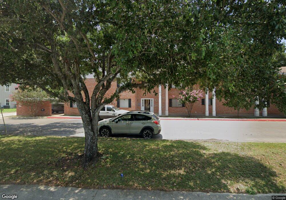 1120 N King St unit 208, Seguin, TX 78155 - photo 1