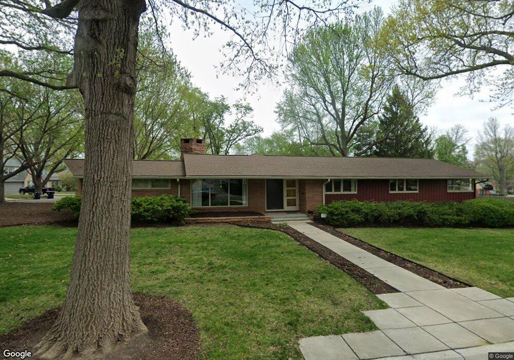 1400 SW Stratford Rd, Topeka, KS 66604 - photo 1