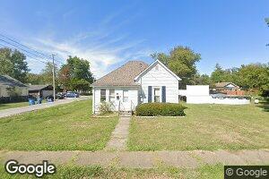 601 E Samuel St, Christopher, IL 62822